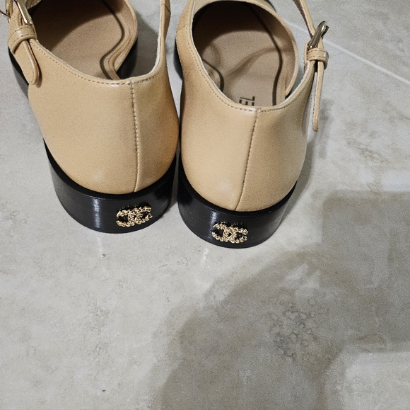 Chanel shoes - Picture 2 of 10